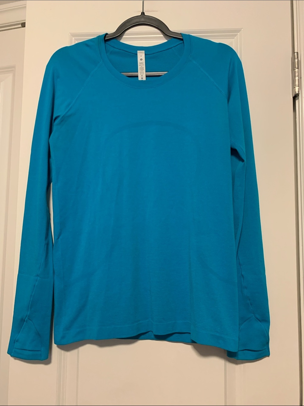lululemon athletica Long-Sleeve Swiftly Sz 8
Beautiful Teal, Good Condition